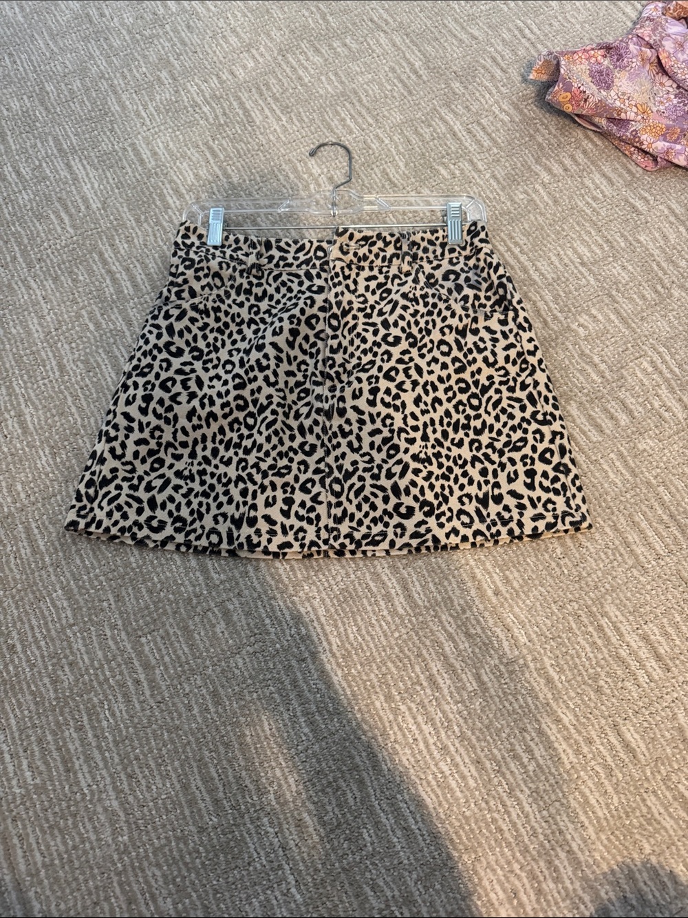 chic Leopard Print Mini Skirt in Beige and Black 100% cotton